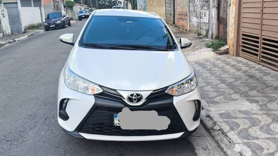 TOYOTA YARIS 1.5 16V FLEX SEDAN XL LIVE MULTIDRIVE TOYOTA YARIS 1.5 16V FLEX SEDAN XL LIVE MULTIDRIVE